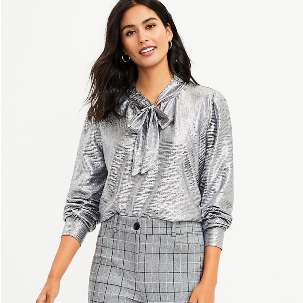 NWT Ann Taylor LOFT Shimmer Knit Bow Neck Blouse Size M